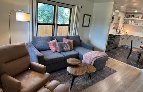 Edmond House | Campus Cottage Kng Bed! Walk To Uco And Downtown