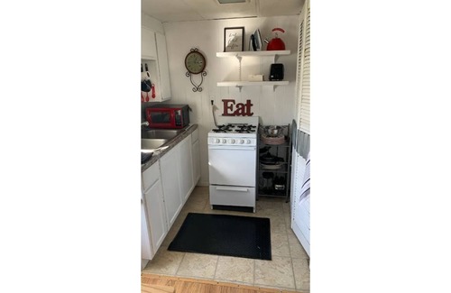 Bowling Green House | Campus Guesthouse at 128 1/2 South Summit