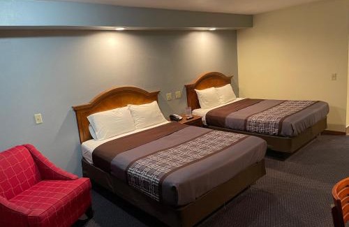 West Baraboo Hotel | Campus Inn Baraboo