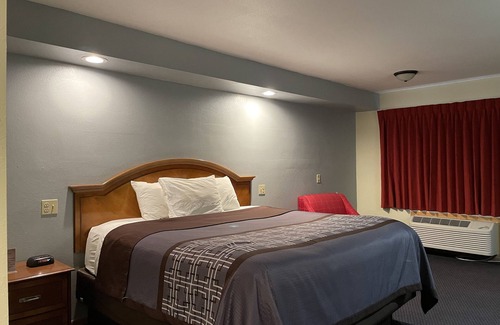 West Baraboo Hotel | Campus Inn Motel