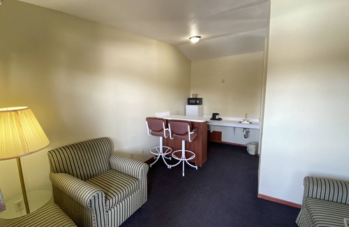 West Baraboo Hotel | Campus Inn Motel