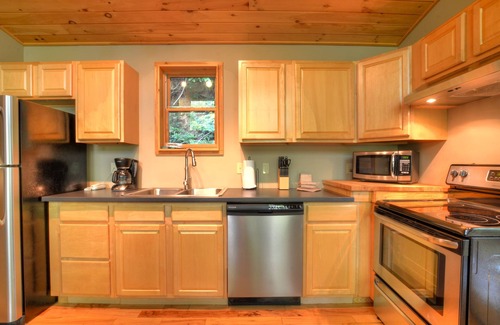 Almond Cabin | Camryn's Hideaway - Secluded Romantic Hideaway for 2