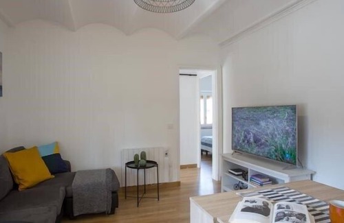 Ripoll Apartment | Can Botey, bonito y moderno apartamento en Colonia industrial de Ripoll