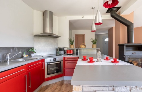 Serralongue House | Can Guillamou - Three Bedroom House, Sleeps 6