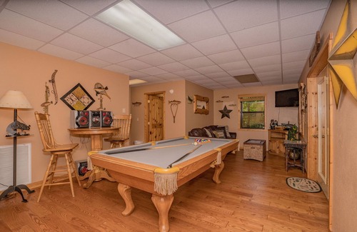 Pigeon Forge Cabin | Can't Bear To Leave - Near Pigeon Forge Parkway, Theater Room, FREE Area Attraction Tickets!!!