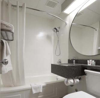 Winnipeg Hotel | Canad Inns Destination Centre Windsor Park