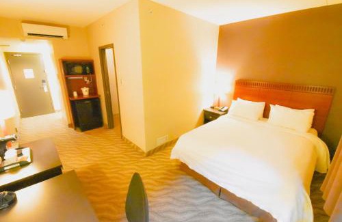 Winnipeg Hotel | Canad Inns Destination Centre Garden City