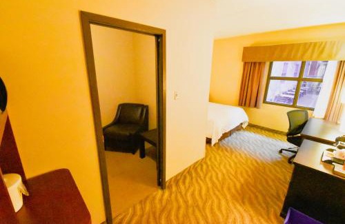 Winnipeg Hotel | Canad Inns Destination Centre Garden City