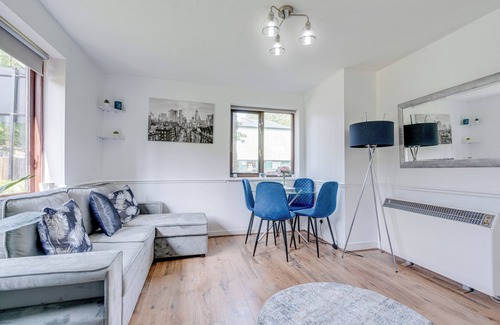 Rotherhithe Apartment | Canadawater-2bedroom-1bathroom-free Parking