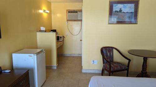 Clear Creek Hotel | Canadian Inn