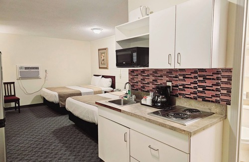 Grande Prairie Hotel | Canadian Motor Inn