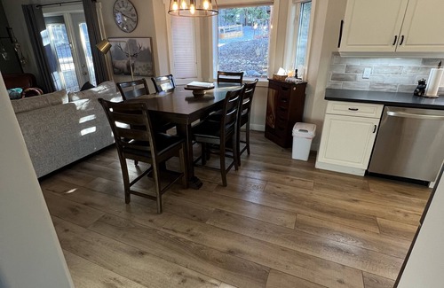 East Kootenay House | Canadian Rockies Mountainside Retreat 6 Bed - 4 Bath - Sleeps 10 Comfortably