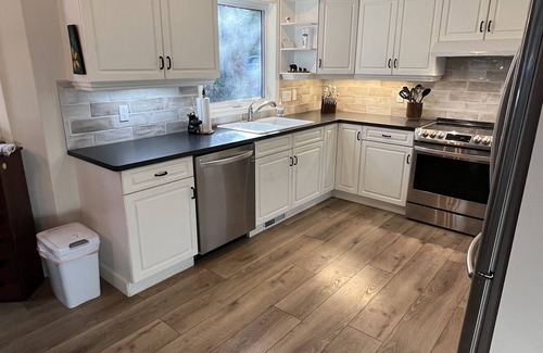 East Kootenay House | Canadian Rockies Mountainside Retreat 6 Bed - 4 Bath - Sleeps 10 Comfortably