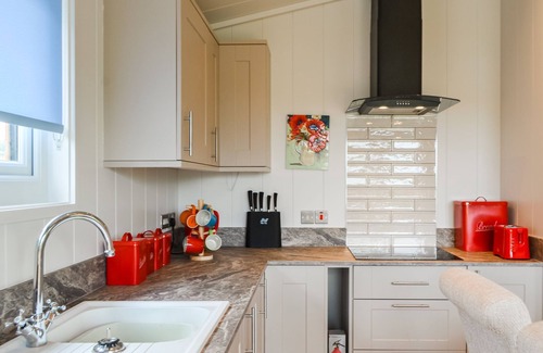 Rowrah Cottage | Canadian timber lodge with direct views to the Alpacas.