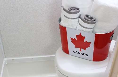 Ramara House | Canadiana Camper on Lake Simcoe