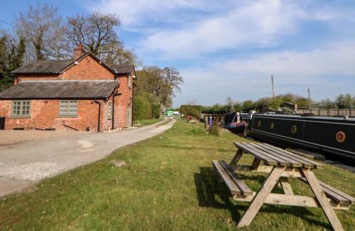Nantwich House | Canal Basin Cottage