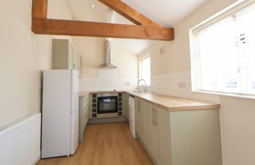 Nantwich Cottage | CANAL BASIN COTTAGE, pet friendly, with a garden in Nantwich