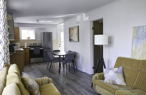 Isaacs Glen Cottage | Canal Charm: Charming Canal Cottage Retreat