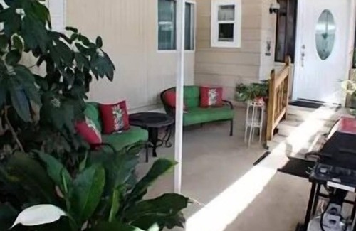 Indian Harbor Estates House | Canal Cottage- Fishermans/Boaters Paradise