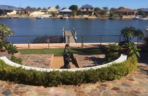 South Yunderup House | Canal Freedom holiday house in South Yunderup 4 Bedroom 2 Bathroom