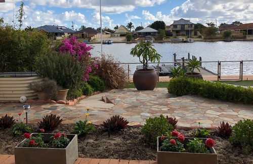 South Yunderup House | Canal Freedom holiday house in South Yunderup 4 Bedroom 2 Bathroom
