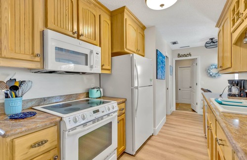 Nokomis House | Canal Front 3 Bed 2 Bath Pool Home Mins from Casey Key Beach