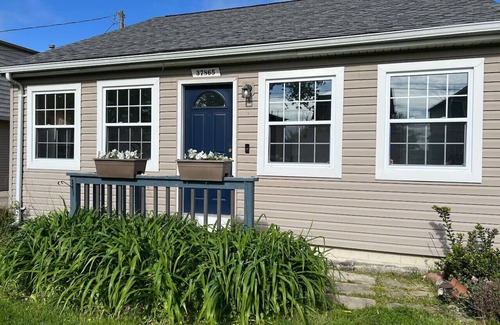 Harrison House | Canal front bungalow