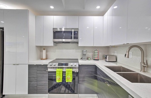 Beverly Heights Condo | Canal-Front Condo: Walk to Downtown Ft Lauderdale!
