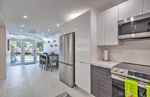 Beverly Heights Condo | Canal-Front Condo: Walk to Downtown Ft Lauderdale!