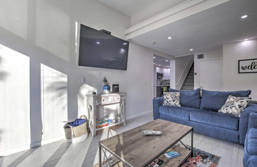 Beverly Heights Apartment | Canal-Front Condo Walk to Downtown Ft Lauderdale!