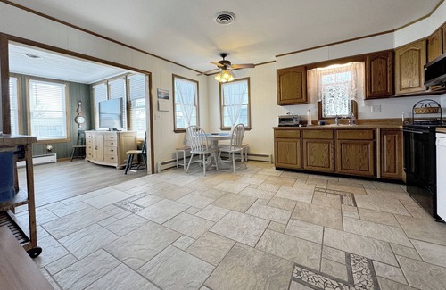 Keen-Wik On the Bay House | Canal-Front Cottage with Dock – Boater’s Retreat Near Fenwick Island