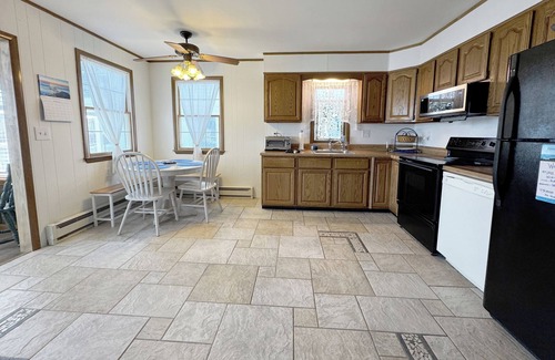 Keen-Wik On the Bay House | Canal-Front Cottage with Dock – Boater’s Retreat Near Fenwick Island