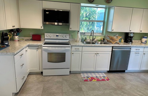 Gulf Harbor House | Canal front lower level of home in N Naples. nA great getaway place!