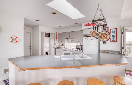 Bayshore House | Canal Front-Sweet Nautical Décor Near Beach-Bayshore Amenities!