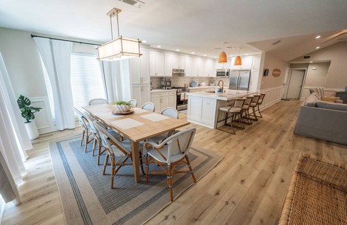 Isla Del Sol House | Canal in Sea Isle. Beautiful, spacious, comfortably decorated beach house