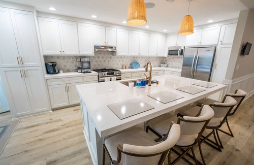 Isla Del Sol House | Canal in Sea Isle. Beautiful, spacious, comfortably decorated beach house