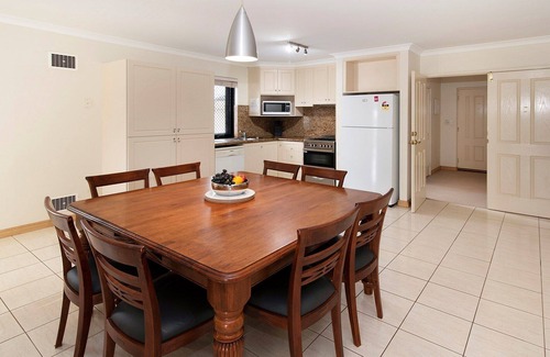 Geographe House | Canal Life - Private Pool and Tennis Court