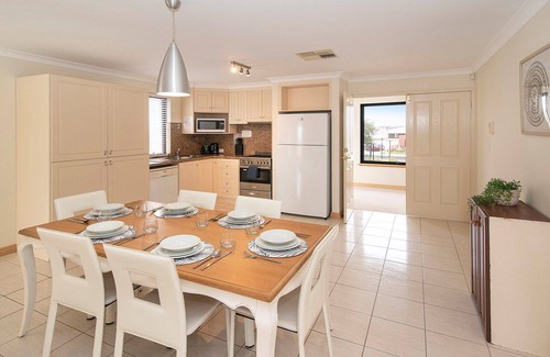 Geographe House | Canal Life - Private Pool and Tennis Court