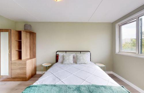 St. Johns Wood Apartment | Canal view 2BD flat - Regents Park!