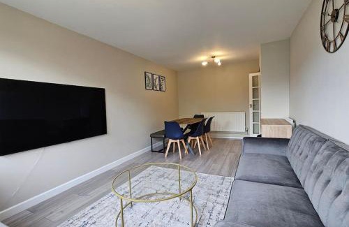 St. Johns Wood Apartment | Canal view 2BD flat - Regents Park!