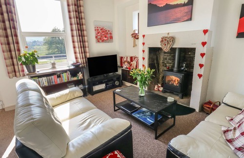 Kildwick House | CANAL VIEW COTTAGE, family friendly in Farnhill