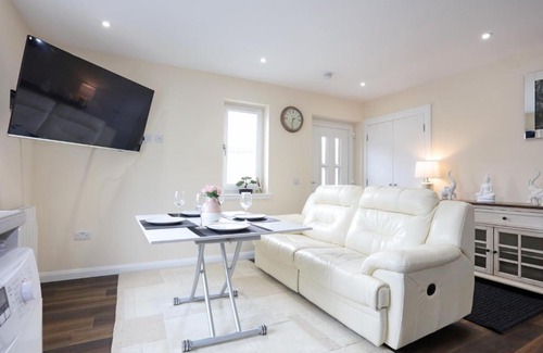 Broxburn House | Canal View Cottage