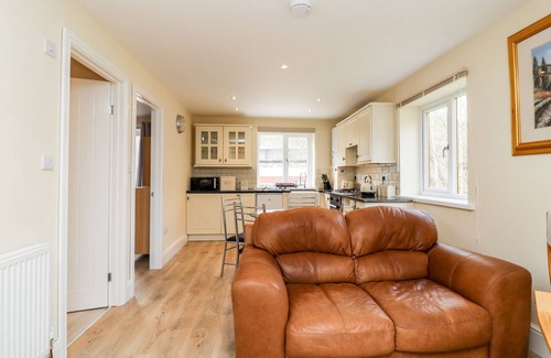 Walsden Cottage | Canal View