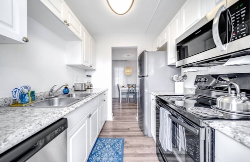 Survey Creek Apartment | Canal View Ground Floor Retreat – Palm Wave Stays