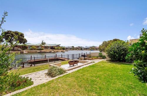 South Yunderup House | Canal Viewprivate Jettypet Friendlyfire Pit