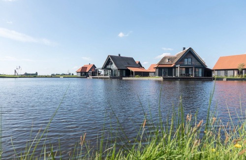 Ossenzijl Villa | Canal Villa with Terrace