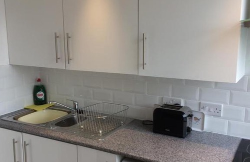 Chichester Apartment | Canal Walk, One Bedroom Apartment in Chichester City Centre - Sleeps 3