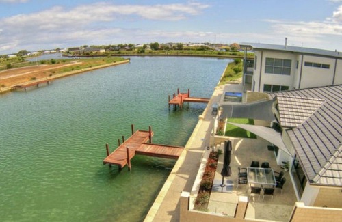 Geographe House | Canal Waters relax and enjoy even bring the boat to the back door