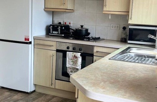 Ilminster House | Canal Way- Cozy 3-Bed House