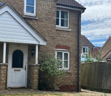 Ilminster House | Canal Way- Cozy 3-Bed House